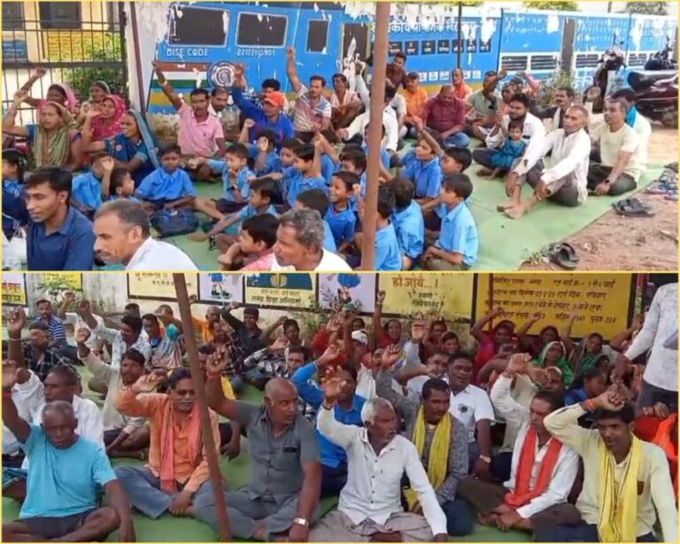 महासमुंद में छात्र और पालकों ने स्कूल के गेट पर जड़ा ताला, कहा….जब तक शिक्षक की पोस्टिंग नही होती, तब तक नही खुलेगा ताला