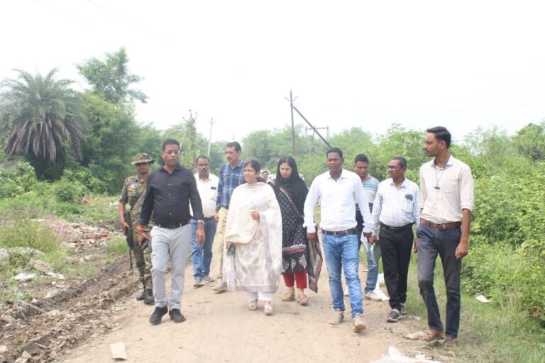 सारंगढ़ बिलाईगढ़ :10 बड़ी खबरें : संग्रहण केंद्रों से शेष धान का उठाव और सारंगढ़ में वैकल्पिक मार्ग के लिए सीसी रोड बनाने कलेक्टर ने दिए निर्देश / पुलिस की एक दिन में बड़ी कार्रवाई — अवैध शराब जब्ती, मारपीट और धमकी के FIR दर्ज