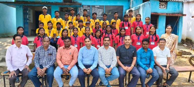 सरायपाली/जनसमुदाय के सहयोग से बन रहा सुंदर शैक्षिक वातावरण छात्रों को हाउस ड्रेस के रूप में मिला दिवाली गिफ्ट, प्रति शनिवार हो रही क्विज प्रतियोगिता