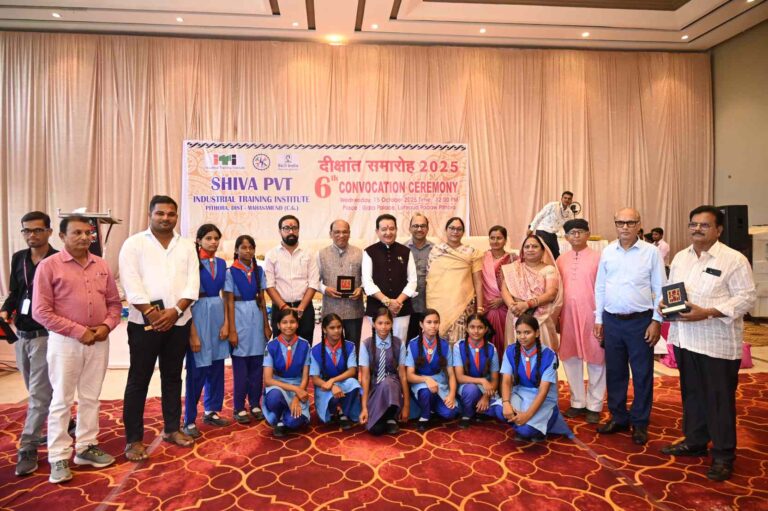 पिथौरा: आईटीआई के दीक्षांत समारोह में मुख्य अतिथि रूप में शामिल हुए विधायक डॉ संपत अग्रवाल,बोले-डिग्री नहीं, कौशल है असली सफलता की कुंजी