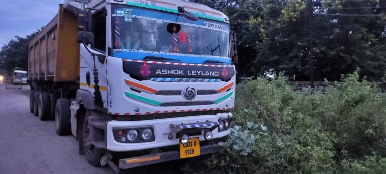 महासमुंद/मुरूम का क्षमता से अधिक मात्रा में परिवहन पर खनिज विभाग की सतत कार्रवाई, 4 हाइवा वाहन जप्त