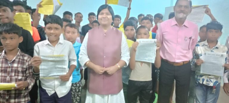 महासमुंद/कानूनी जागरूकता की ओर कदम : छात्राओं और नागरिकों को दी गई विभिन्न कानूनों की जानकारी जिला विधिक सेवा प्राधिकरण के तत्वावधान में चल रहा जन-जागरूकता अभियान