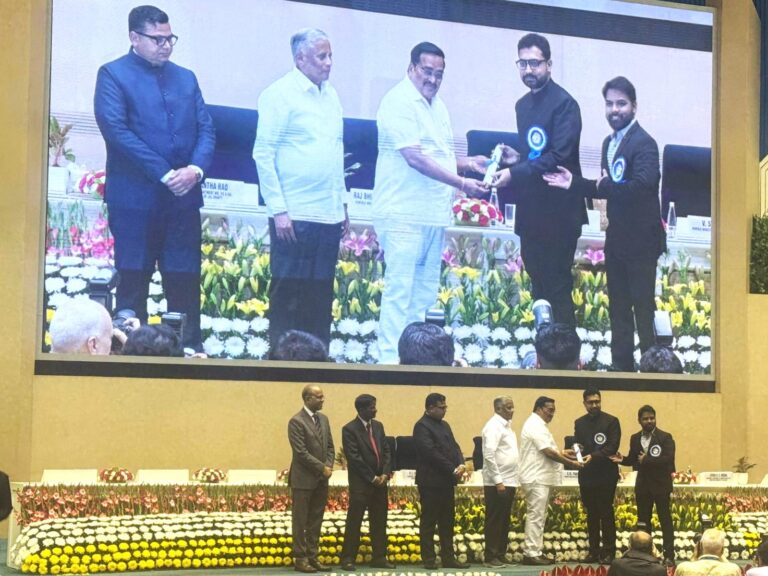 महासमुंद जिले को राष्ट्रीय सम्मान: राष्ट्रपति द्रौपदी मुर्मू ने कलेक्टर विनय कुमार लंगेह को किया सम्मानित