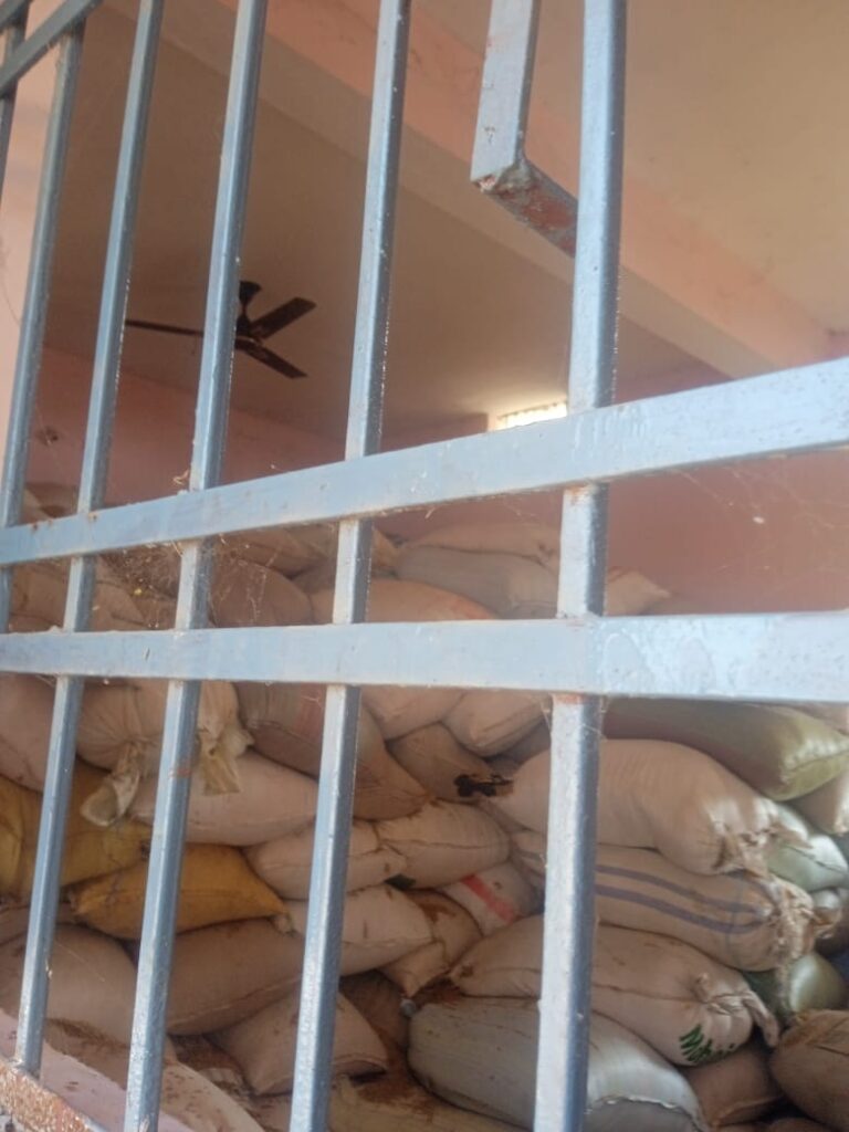 महासमुंद/तहसील पिथौरा में धान भंडारण पर कार्रवाई, 300 बोरी धान जप्त