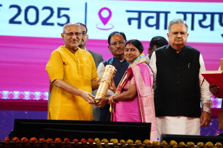 महासमुंद की प्रेमशीला बघेल रानी वीरांगना अवंती बाई लोधी सम्मान से सम्मानित जिले की पहली महिला जिन्हें ये पुरस्कार मिला राज्य अलंकरण समारोह में उपराष्ट्रपति सी पी राधाकृष्णन ने किया सम्मानित 