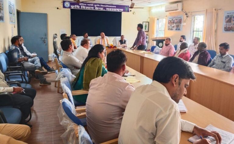 महासमुंद/कृषक कल्याण परिषद के अध्यक्ष श्री चंद्रवंशी ने ली कृषि एवं समवर्गी विभागों की समीक्षा बैठक