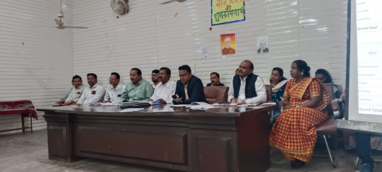 महासमुंद/कक्षा 10वीं एवं 12वीं बोर्ड परीक्षाओं की तैयारी पूर्व परीक्षा परिणामों का विश्लेषण तथा विद्यालयों में संचालित शैक्षणिक गतिविधियों की प्रगति की व्यापक समीक्षा