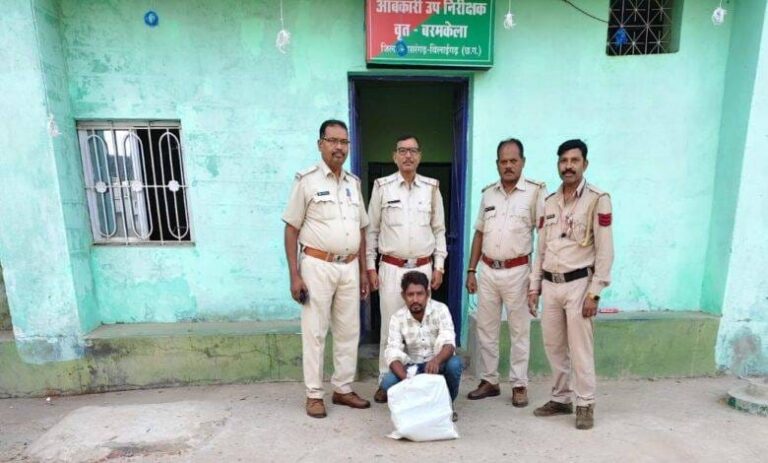 सारंगढ़-बिलाईगढ़ : बरपाली में आबकारी विभाग की कार्रवाई 14 लीटर अवैध शराब जब्त, आरोपी जेल भेजा गया