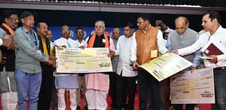 छत्तीसगढ़ : मत्स्य किसानों को आर्थिक समृद्धि हेतु नवीन तकनीक एवं कौशल विकास को अपनाने की जरूरत: मंत्री श्री रामविचार नेताम