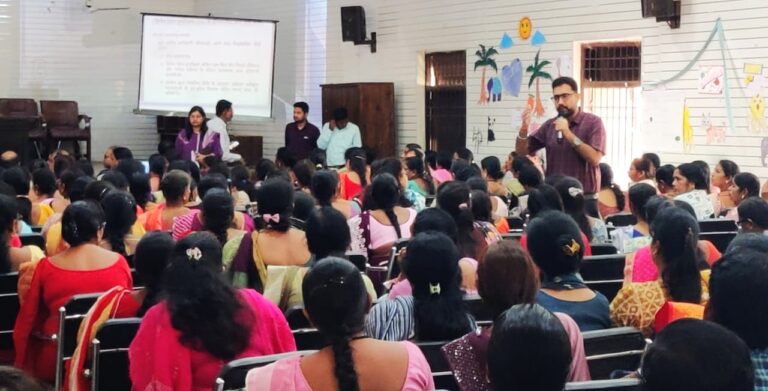 महासमुंद/बी.एल.ओ. एवं बी.एल.ए. का प्रशिक्षण सम्पन्न कलेक्टर श्री लंगेह ने अधिकारी एवं कर्मचारियों को जिम्मेदारी के साथ कार्य करने के दिए निर्देश