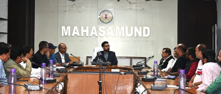 महासमुंद/कलेक्टर श्री लंगेह ने राइस मिलर्स की बैठक लेकर धान खरीदी के लिए दिए आवश्यक निर्देश राईस मिलर्स को अधिक से अधिक पंजीयन करने पर जोर