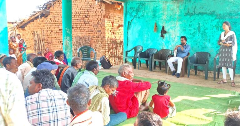 महासमुंद जिला सीईओ श्री हेमन्त नंदनवार ने प्रधानमंत्री आवास योजना अंतर्गत बन रहे आवासों को जल्द पूर्ण करने के दिए निर्देश आंगनबाड़ी का किया निरीक्षण