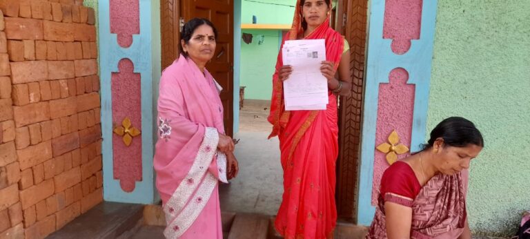 महासमुंद बसना सरायपाली विधानसभा क्षेत्रों में बूथ लेवल अधिकारी घर-घर पहुंचकर मतदाताओं से भरवा रहे हैं एन्यूमेरेशन फॉर्म !