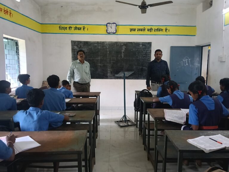 सरायपाली/*विकासखंड शिक्षा अधिकारी और विकासखंड स्त्रोत समन्वयक ने किया स्कूलों का औचक निरीक्षण*