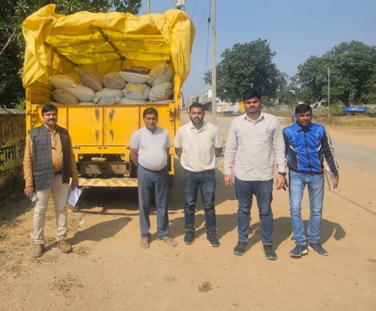 पिथौरा तहसील में 50 क्विंटल धान एवं एक वाहन जप्त