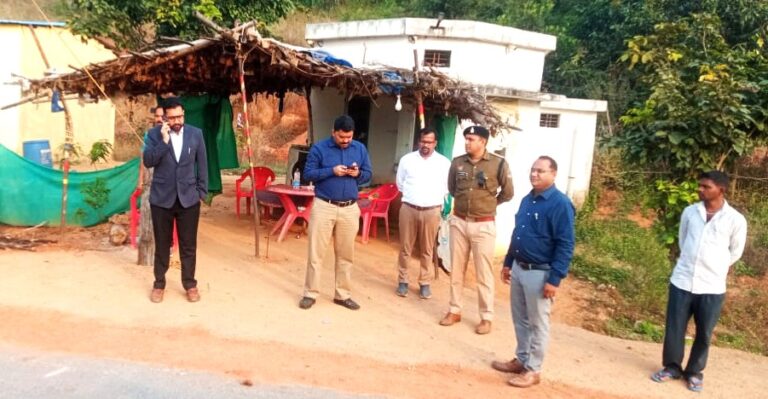 महासमुंद/कलेक्टर श्री लंगेह एवं एसपी श्री सिंह ने अंतर्राज्यीय जांच चौकी पलसापाली का किया निरीक्षण