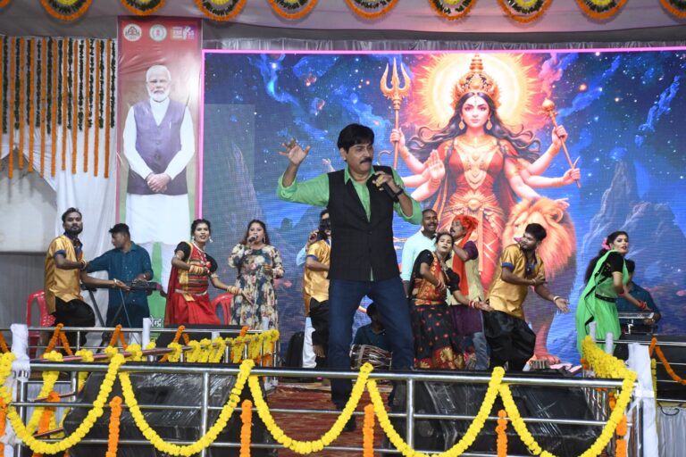 महासमुंद/राज्योत्सव के पहले दिन प्रकाश अवस्थी स्टार नाइट कार्यक्रम ने दर्शकों को मंत्रमुग्ध किया सांसद, विधायक सहित दर्शकों ने देर रात तक कार्यक्रम का आनंद लिया