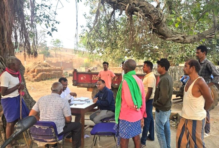 बसना/अनुविभागीय अधिकारी एवं तहसीलदार ने किया एसआईआर कार्य का निरीक्षण