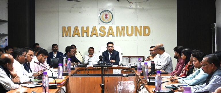 महासमुंद/कलेक्टर ने ली साप्ताहिक समय-सीमा की बैठक सभी समितियों में धान खरीदी प्रारंभ करने के दिए निर्देश नोडल अधिकारी उपार्जन केन्द्रों का चेकलिस्ट के अनुरूप निरीक्षण करें