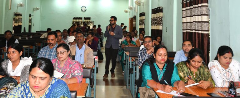 महासमुंद/कलेक्टर ने ली प्रभारी समिति प्रबंधकों की बैठक खरीफ विपणन वर्ष 2025-26 में समर्थन मूल्य पर धान उपार्जन के संबंध में तैयारियों की समीक्षा धान विक्रय में किसानों की सुविधा का ध्यान रखें-कलेक्टर लंगेह