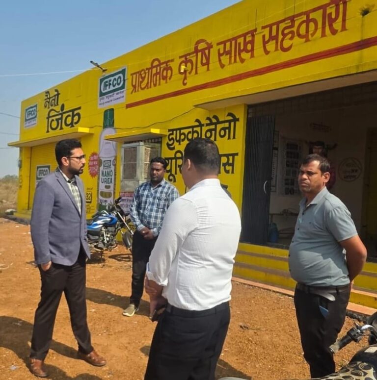 महासमुंद/अवैध धान परिवहन पर रोक हेतु कलेक्टर ने सीमावर्ती चेकपोस्टों का किया निरीक्षण