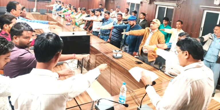 महासमुंद/संविधान दिवस पर जिला पंचायत सभाकक्ष में हुआ गरिमामय आयोजन