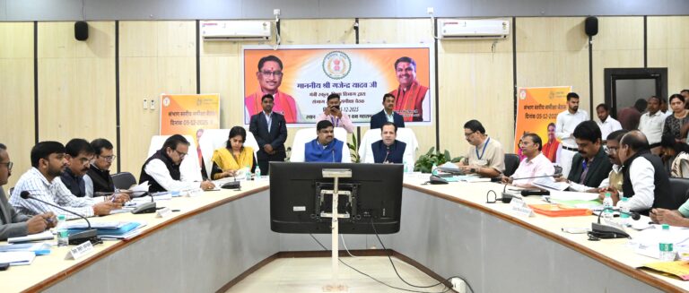 महासमुंद/शिक्षा मंत्री श्री गजेन्द्र यादव ने ली शिक्षा विभाग के संभाग स्तरीय समीक्षा बैठक शिक्षा गुणवत्ता, समयबद्धता और परिणामोन्मुखी कार्य ही मुख्य लक्ष्य 