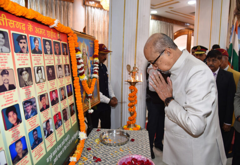 रायपुर : वीर सैनिकों के कारण ही हमारे जीवन और संपत्ति सुरक्षित है – राज्यपाल श्री डेका