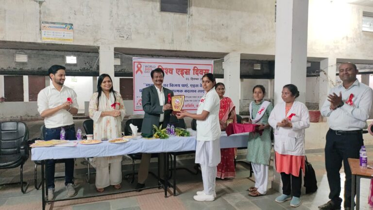 महासमुंद/जी एन एम प्रशिक्षण केंद्र में विश्व एड्स दिवस पर जन जागरूकता कार्यक्रम विद्यार्थियों ने बढ़-चढ़कर लिया हिस्सा