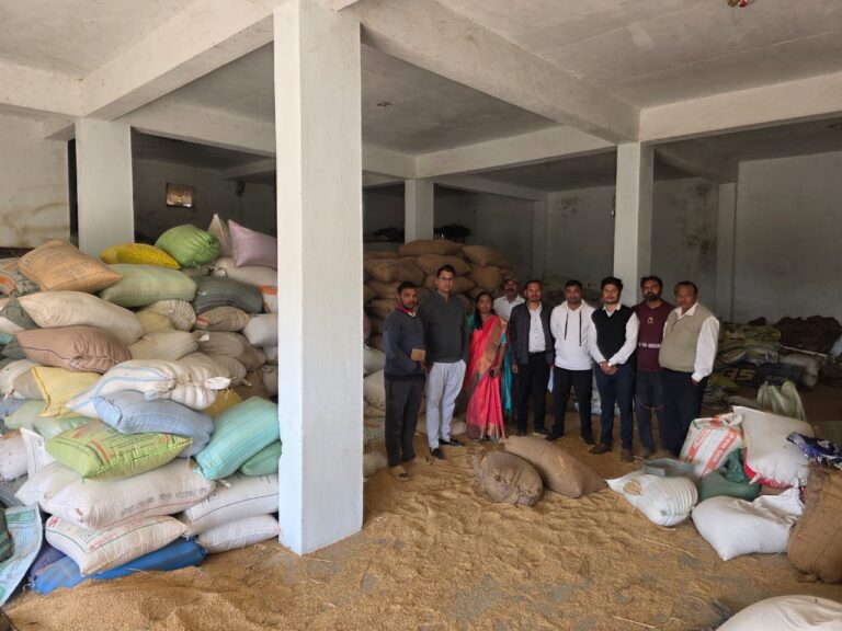 सरायपाली विकासखण्ड अंतर्गत तीन प्रकरणों में 1224 कट्टा अवैध धान एवं ट्रैक्टर जप्त