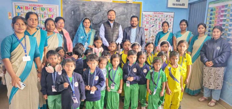 बसना : पढ़ाई के साथ शैक्षणिक गतिविधियाँ बच्चों का सर्वांगीण विकास करती हैं विविध प्रतियोगिताओं में बच्चों को प्रोत्साहित करने पहुंचे जनपद सभापति प्रकाश सिन्हा