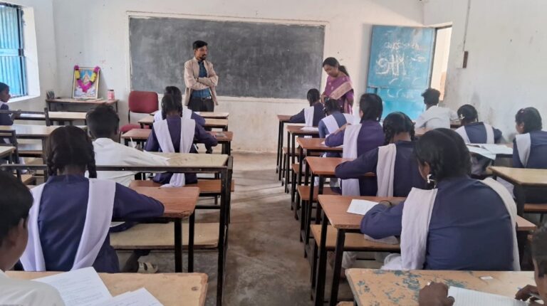 एसडीएम सरायपाली ने किया विद्यालयों का औचक निरीक्षण