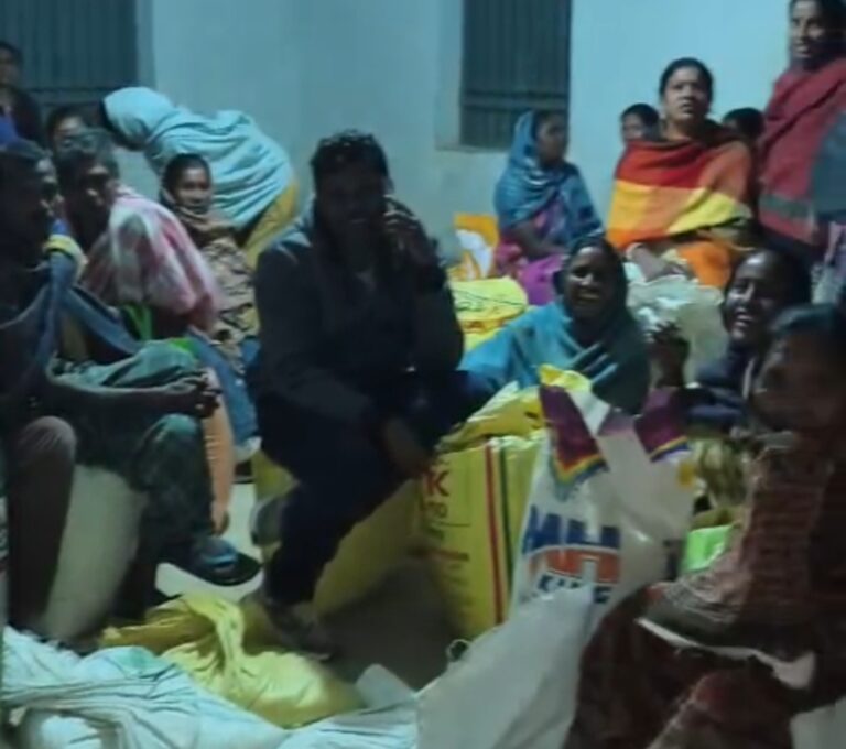 ब्रेकिंग न्यूज़ | सरायपाली बलौदा में एक माह का राशन गायब, रात में ग्रामीण पहुंचे सोसायटी – सेल्समैन पर गबन का आरोप