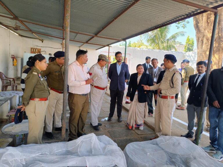 महासमुंद/अंडर ट्रायल रिव्यू कमेटी ने किया जिला जेल का निरीक्षण भोजन व्यवस्था सहित चिकित्सकीय सुविधाओं का लिया जायजा