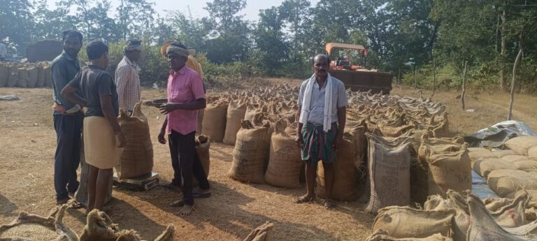 महासमुंद /झारमुड़ा धान उपार्जन केन्द्र में धान खरीदी सुचारू रूप से जारी अभी तक 128 किसानों से 8516 क्विंटल धान की खरीदी
