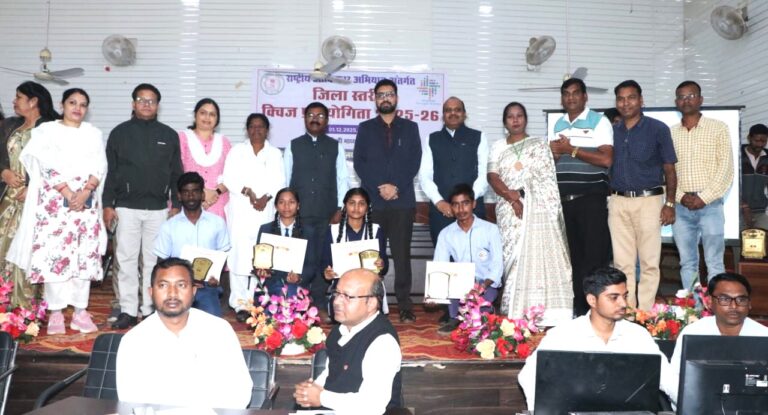 महासमुंद/राष्ट्रीय आविष्कार अभियान अंतर्गत जिला स्तरीय क्विज प्रतियोगिता संपन्न