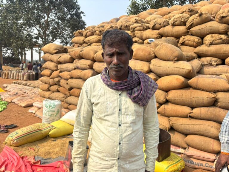 महासमुंद/सरकार की पारदर्शी व्यवस्था से जिले के किसानों में उत्साह जिले में समर्थन मूल्य पर धान खरीदी सुचारू रूप से संचालित