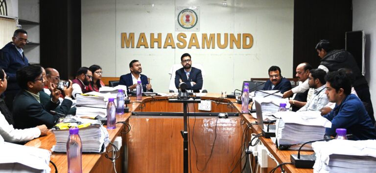 महासमुंद/विशेष गहन पुनरीक्षण (एसआईआर) प्रारूप मतदाता सूची प्रकाशन के संबंध में राजनीतिक दलों की बैठक एवं प्रेस कॉन्फ्रेंस आयोजित 