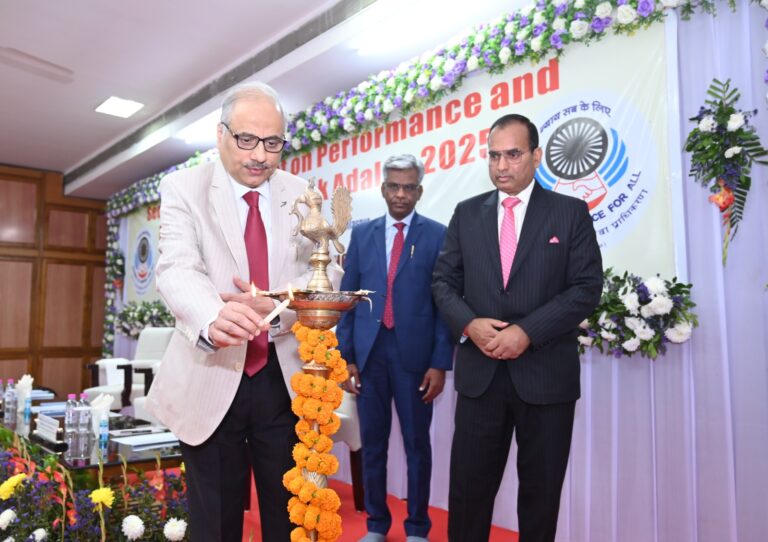 छत्तीसगढ़ /माननीय श्री न्यायमूर्ति रमेश सिन्हा, मुख्य न्यायाधीश, छत्तीसगढ़ उच्च न्यायालय द्वारा राष्ट्रीय लोक अदालत में उत्कृष्ट प्रदर्शन करने वालों को सम्मानित किया गया