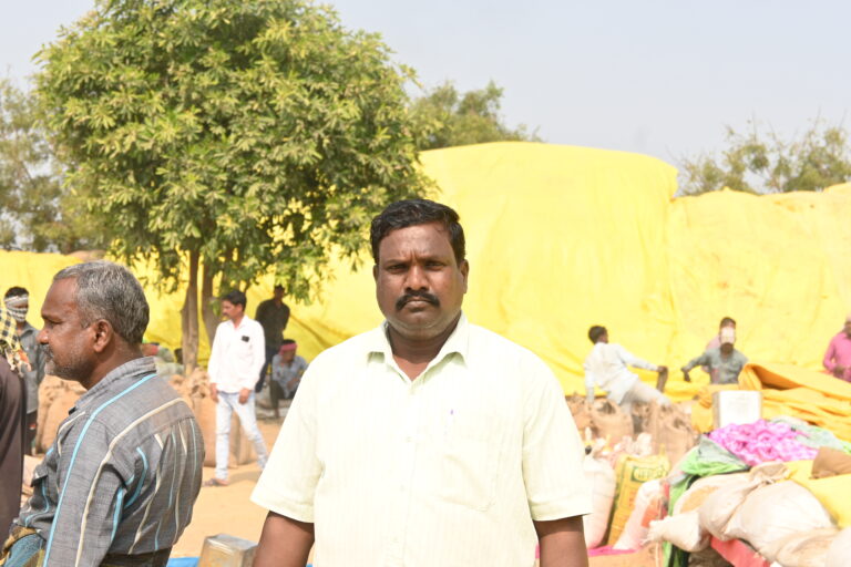 महासमुंद/जिले में धान खरीदी जोरों पर, न्यूनतम समर्थन मूल्य पर धान खरीदी जारी सोसायटी में ऑफलाइन टोकन कटवाकर सेवाराम ने आसानी से धान बेचा