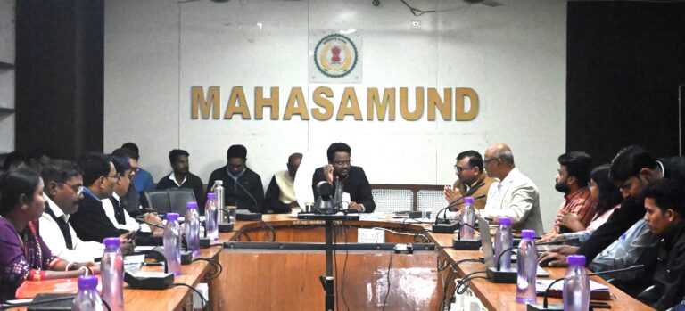 महासमुंद/सीईओ श्री नंदनवार ने ली साप्ताहिक समय सीमा की बैठक लंबित प्रकरणों के शीघ्र निराकरण के दिए निर्देश