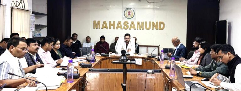 महासमुंद/कलेक्टर ने ली साप्ताहिक समय-सीमा की बैठक किसानों से पराली नहीं जलाने की अपील शेष हितग्राहियों के राशन कार्ड ई-केवाईसी पूर्ण करने के दिए निर्देश किसानों का धान निर्धारित मात्रा में ही तौल करें 