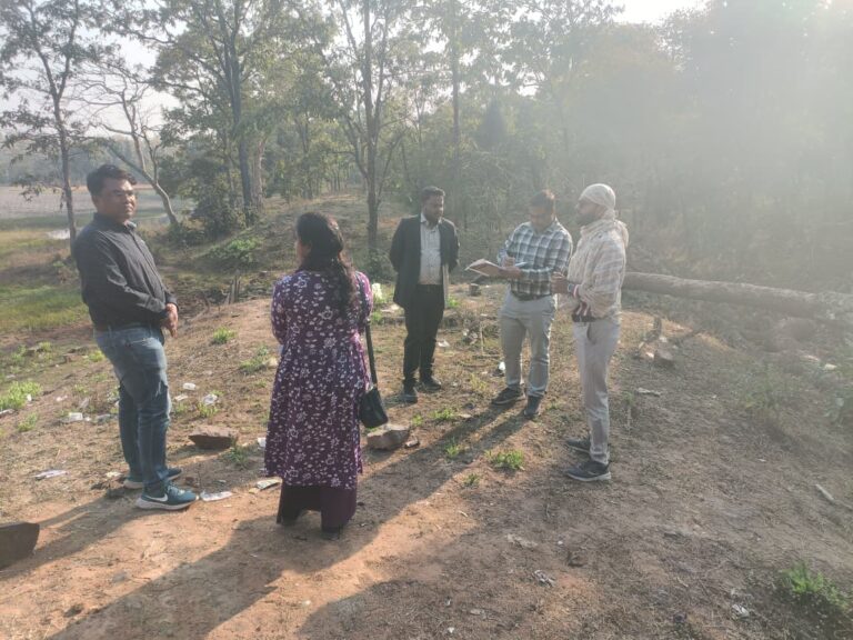 महासमुंद/ जिला पंचायत सीईओ श्री नंदनवार ने ग्राम पंचायतों का किया निरीक्षण विभिन्न योजनाओं की प्रगति का लिया जायजा