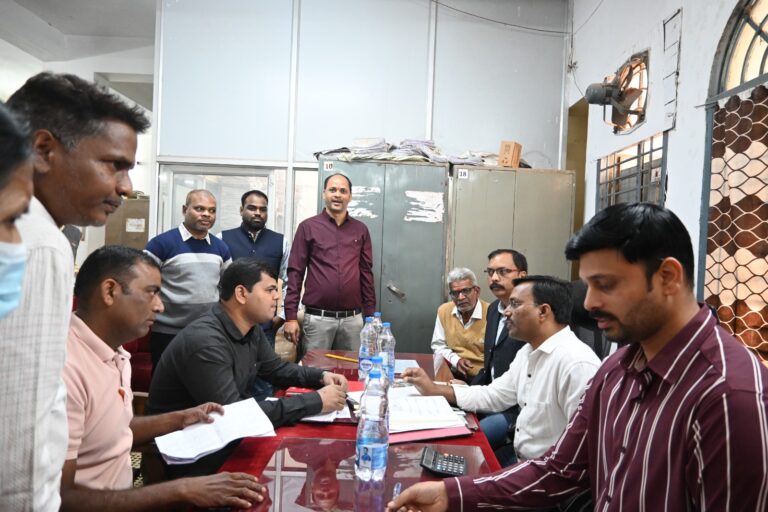 महासमुंद/ 09 पेंशन प्रकरणो से संबंधित तथा 108 वेतन निर्धारण जांच के प्रकरण का कैम्प में निराकरण किया गया कुल 117 प्रकरण का निराकरण