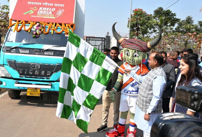 छत्तीसगढ़ : उप मुख्यमंत्री श्री अरुण साव ने खेलो इंडिया नेशनल ट्राइबल गेम्स के लिए मशाल गौरव यात्रा को दिखाई हरी झंडी