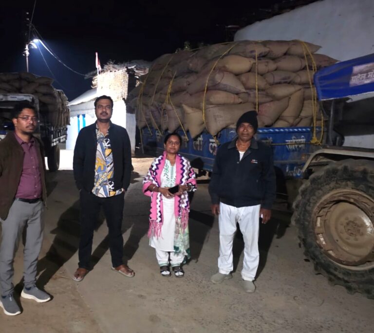 बागबाहरा /बसना अवैध धान पर भंडारण पर कार्रवाई 330 कट्टा धान जब्त एवं 21 एकड़ रकबा का कराया गया समर्पण