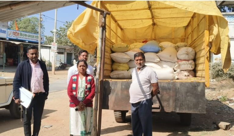 महासमुंद/धान परिवहन के विरुद्ध सख्त कार्रवाई चार अलग-अलग मामलों में 876 कट्टा धान एवं वाहन भी जब्त