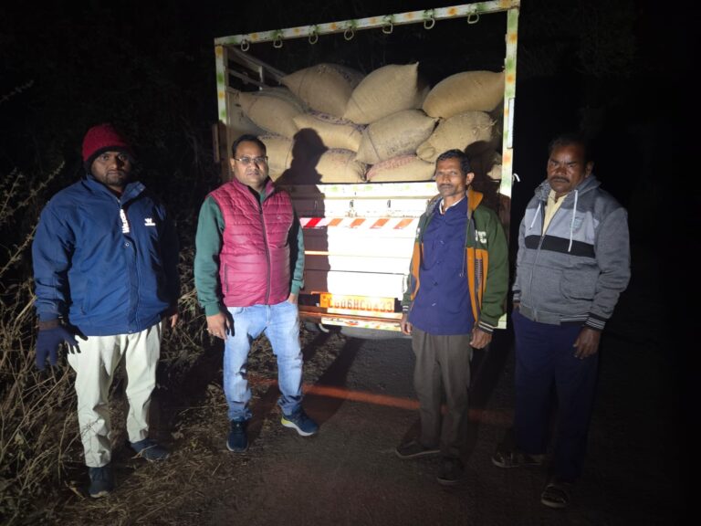 बसना/अवैध धान परिवहन एवं भंडारण पर कार्रवाई, कुल 217 कट्टा धान एवं पिकअप वाहन जप्त