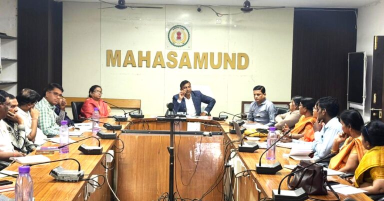 छत्तीसगढ़ शिक्षक पात्रता परीक्षा 01 फरवरी को अपर कलेक्टर श्री भूतड़ा ने पर्यवेक्षकों की बैठक लेकर दिए आवश्यक निर्देश व्यापम द्वारा परीक्षार्थियों के लिए आवश्यक दिशा निर्देश