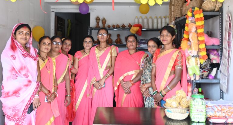महासमुंद में बिहान योजना से महिलाएं हो रही आत्मनिर्भर खल्लारी में महिला आजीविका दुकान से रोजगार हुआ सुनिश्चित